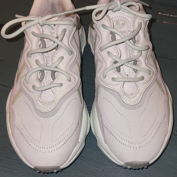 Adidas Ozweegos - Picture 2 of 6